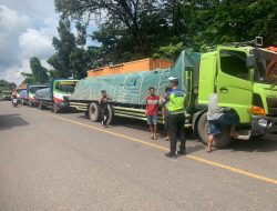 Antisipasi Pengalihan Arus Intensitas Truck Jalur Muara Enim – Baturaja, Satlantas Polres Muara Enim Giat Himbauan Dan Pengaturan Lalulintas.