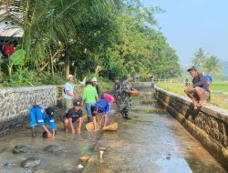 Serka.Arsep Bhabinsa Desa Mekarwangi Bersama Warga Kompak Laksanakan Kerja Bakti