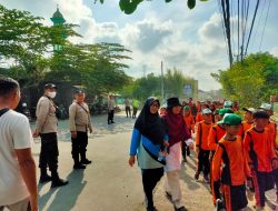 – Kepala Sekolah MI NW Sukamulia Tegaskan Peran Guru Tak Ternilai Dengan Apapun