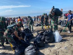 Clean up Pantai Labuhan Haji, Dandim 1615/Lotim Ingatkan Kepedulian Masyarakat Tentang Lingkungan dan Alam