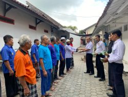 Lapas Selong bagikan makanan tambahan bagi Warga Binaan berkebutuhan Khusus (Lanjut Usia)