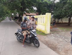 *Berkah Ramadhan 1445 Hijriah Kapolsek Lemahabang Bersama Jajaran Bagikan Takjil Kepada Warga*