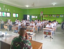 Satgas TMMD Regtas Ke 119 Kodim 1208/Sambas Gelar Sosialisasi Rekrutmen TNI Kepada Siswa SMA Negeri 01 SAJAD