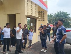 Ratusan Ibu-Ibu Demo Di Depan Polres Padang Lawas Tuntut Hentikan Penyidikan Perempuan Korban KDRT Malah Jadi Tersangka 