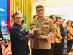 Kapolda Irjen A Rachmad Wibowo Terima Penghargaan ‘Polri Peduli Pers’ Dari PWI Sumsel