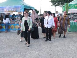 Ny. Veny Sowa’a Laoli Demo Pembuatan Mie Serta Kunjungan Ramadhan Fair
