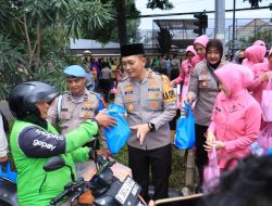 *Kapolres Bogor Bersama Bhayangkari dan Jajaran Polres Bogor Laksanakan Bagi, Bagi Takjil Gratis Kepada Warga Dilanjutkan Buka Puasa Bersama di Polres Bogor*
