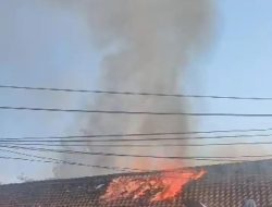 10 Kios Di Pasar Waru Pamekasan Hangus Terbakar