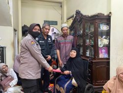 Orang Tua Anggota Meninggal Dunia, Kabidhumas Polda Sumsel Beserta Personil Melayat ke Rumah Duka
