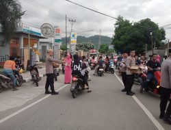 Berbagi Ke Sesama, Anggota Polsek Jereweh Salurkan Takjil Dan Buka Puasa Bersama