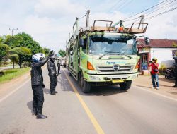 Menggunakan Motor, Kapolda Sumsel Irjen Rachmad Wibowo Turun Langsung ke Lapangan Urai Kemacetan di Banyuasin