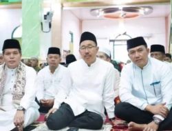 Bupati Labusel H. Edimin Dan Wabub H. Ahmad Fadli Tanjung S Ag, Laksanakan Shalat Idul Fitri 1445 H. 2024 M, Di Masjid Raya Al-Musthapa Kota Pinang.