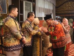 Pakai Batik Motif Ambung & Khaman, Pj. Bupati Bersama Jajaran Silaturahmi ke Griya Agung