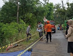 Jajaran Polsek Cibungbulang Datangi Dan Cek Terkait Adanya Musibah Bencana Alam Tanah Bergerak Dan Longsor Akibat Curah Hujan Yang Cukup Tinggi