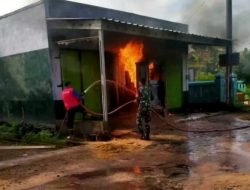 Si Jago Merah Lahap Pertamini Milik Warga, Babinsa Kodim 0421/LS Sigap Padamkan Api
