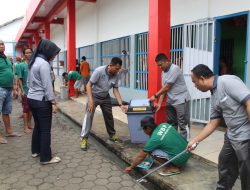 Semarak HBP ke 60 Pemasayarakan Sehat  , Lapas Muara Enim Ajak Warga Binaan Bersih Bersih