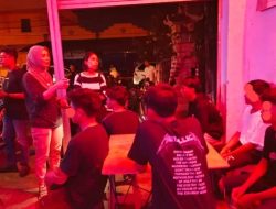 Sedang Asyik Konsumsi Miras, 5 Pria Usia Pelajar Terjaring Razia Di Cafe Remang-remang