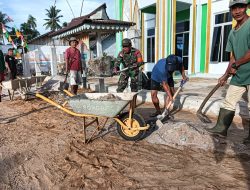 Peduli Tempat Ibadah Babinsa Sebubus Bantu Warga Bangun Garasi Masjid Nur Rahim