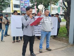 Ini Desakan, Amuk Sumsel di Kantor Bawaslu Sumsel