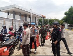 Tekan Kriminalitas, Anggota Pos Terpadu Poto Tano Lakukan Pengawasan Ketat Terhadap Pengguna Jasa Penyebrangan