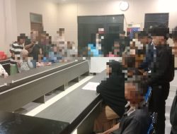 Polsek Cileungsi Berhasil Mengamankan 14 (empat belas) orang yang akan melakukan Aksi Tawuran Berikut Barang Bukti 12 (dua belas) Sajam Berbagai Jenis