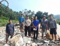 Sungai Lau Belulus Meluap Sebabkan Saluran Irigasi Hancur, Bhabinkamtibmas Polsek Tigalingga Tinjau Lokasi