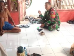 Babinsa Peduli Jenguk Salah Seorang Warga Desa Binaannya Yang Sakit