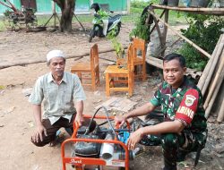 Babinsa Kawal Pendistribusian Bantuan Pompanisasi Untuk Petani