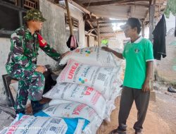 Jaga Kelancaran Saat Penyaluran Bansos Pupuk Untuk Warga Ini Yang Dilakukan Serma Nana Supriatna
