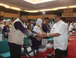 Pj. Sekda Kabupaten Bogor Berangkatkan 432 Calon Jamaah Haji Kloter 56 JKS Asal Kabupaten Bogor 