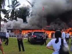 Kantor KPU Labura Hangus Terbakar