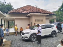 POLSEK RUMPIN CEK TKP PENCURIAN UANG/ PECAH KACA DI DESA CIBODAS