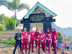 Polda Sumsel Kembali melaksanakan Kegiatan Bakti Religi Rangkaian Kegiatan Hari Bhayangkara ke-78 dengan Membersihkan Lingkungan Musholla Al-Ikhlas