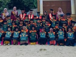 Kepala Yayasan Bapak Tukino Menghadiri Pelepasan Wisuda Paud TK Habibi Al Mustofa