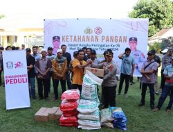 Ketahanan Pangan Dalam Rangka Hari Bhayangkara, Polres Sumbawa Berikan Bantuan Bibit Hingga Pupuk Untuk Petani