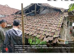Polsek Ciampea Bersama Instansi Terkait Cek Lokasi Adanya Rumah Warga Yang Roboh Akibat Bencana Alam Hujan Deras di Desa Tegalwaru, Kecamatan Ciampea*