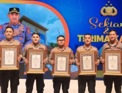 KAPOLRES BOGOR RAIH PENGHARGAAN KAPOLRI DALAM HAL PELAYANAN PRIMA DAN PREDIKAT ZONA INTEGRITAS TERBAIK