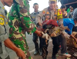 *Polsek Jonggol Bersama Instansi Terkait Lakukan Giat Peduli Dengan Giat Jumat Bersih di Jalan Raya Cileungsi-Jonggol Berlangsung Sukses*