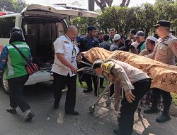 Polsek Citeureup Cek Lokasi TKP Dan Lakukan Evakuasi Bersama Instansi Terkait Adanya Laporan Warga Masyarakat Yang Meninggal Mendadak di Pinggir Jalan
