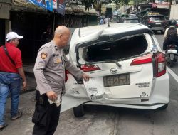 Polsek CSR (Cisarua) Bersama Unit Laka Lantas Tangani Adanya Kecelakaan Lalu Lintas di Jalan Raya Puncak, Tiga Kendaraan Terlibat