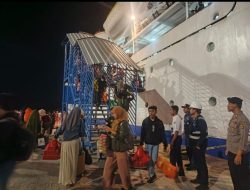 Polsek Kawasan Pelabuhan Laut Bima Melaksanakan Pengamanan Kapal KM. TILONGKABILA di Pelabuhan Bima