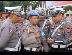 Kapolres Loteng Razia Ponsel Milik Anggota Cegah Judi Online.