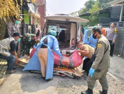 Polsek Ciomas Bersama Instansi Terkait Olah TKP Dan Evakuasi Penemuan Mayat Laki-Laki di Perumahan Nuansa Indah Ciomas