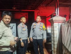 Polsek Cileungsi Bersama Instansi Terkait Cek TKP Lokasi Kebakaran Rumah Diduga Akibat Lilin, Tidak Ada Korban Jiwa