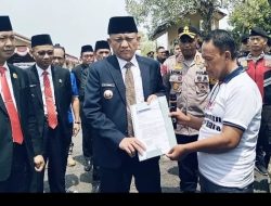Gabungan Masyarakat Desa Tanjung Kemala Kabupaten OKUT Lelakukan Aksi Demo Stop Angkutan Batubara