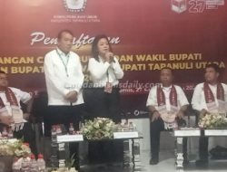 Meledak! Antusias, Ribuan Warga Iringi Paslon Satika-Sarlandy Hantar Mendaftar Ke Kpu Taput