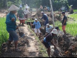 Antusiasme Masyarakat Tinggi, Gotong Royong Sukseskan TNI Manunggal Membangun Desa (TMMD) ke-121 Kodim 1615/Lombok Timur.
