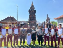 Wujud Sinergi Peduli Lingkungan, Sat Samapta Polresta Mataram Gotong Royong Di Tempat Ibadah