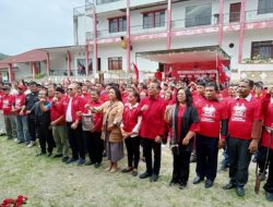 Ketua Umum Pemenangan Pasangan Bakal Calon Bupati-Wakil Bupati, Satika -Sarlandy pada Pilkada Taput Nikson Nababan Resmi Melantik 700 Tim Pemenangan & Relawan Pendukung 