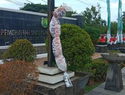 Gantung Patung Pocong Dikantor Bupati: Gabungan Masyarakat Penggiat Berani Jujur Support Kejari Muba Sikat Oknum-Oknum Gerogoti APBD Muba